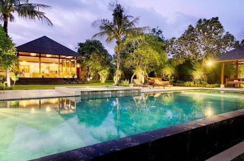 Kutus Kutus Ketewel Villa - Villa air Hidup