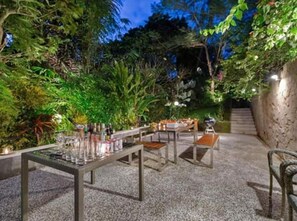 Outdoor dining - Kutus Kutus Shinta Dewi Ubud Villa (Bali)