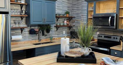 The Library Inn Springfield, GA
A Hidden Gem in a charming Hallmark town.