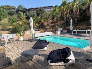 Utendørsbasseng og et oppvarmet basseng