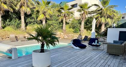 Appartement - Villa avec terrasse et piscine privatives