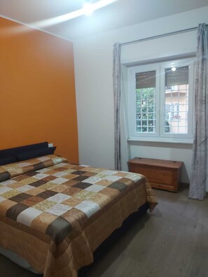 2 chambres, fer et planche à repasser, draps fournis