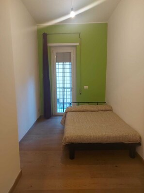 2 bedrooms, iron/ironing board, bed sheets - Beside metro B! (Roma)