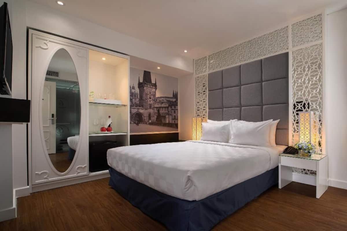 Chambre Double Classique (Internal window)