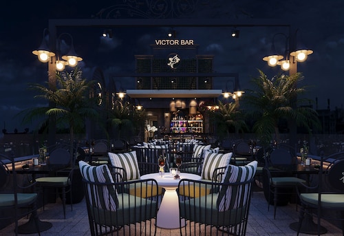 Le Petit Prince Lakeside Hotel & Rooftop Bar