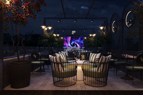 Serveert lunch, diner en happy hour