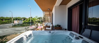 Luma Luxury Apartment with Jacuzzi