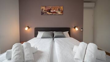 3 bedrooms, desk, iron/ironing board, WiFi