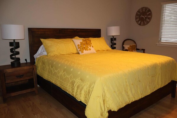 4 عدّة غرف نوم ومكتب ومكواة/لوح كي وواي فاي مجانًا