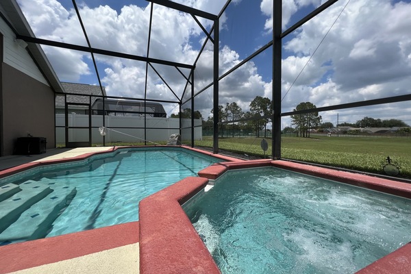 private pool and spa (heating is extra charge)