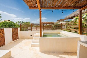 Bain à remous extérieur