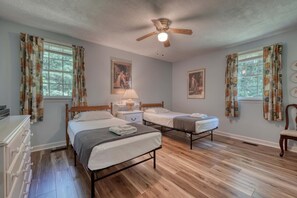 3 quartos, Wi-Fi de cortesia, roupa de cama