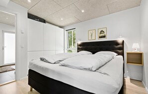6 bedrooms, iron/ironing board, travel crib, free WiFi