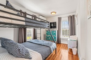 3 عدّة غرف نوم ومكواة/لوح كي وسرير سفر وواي فاي