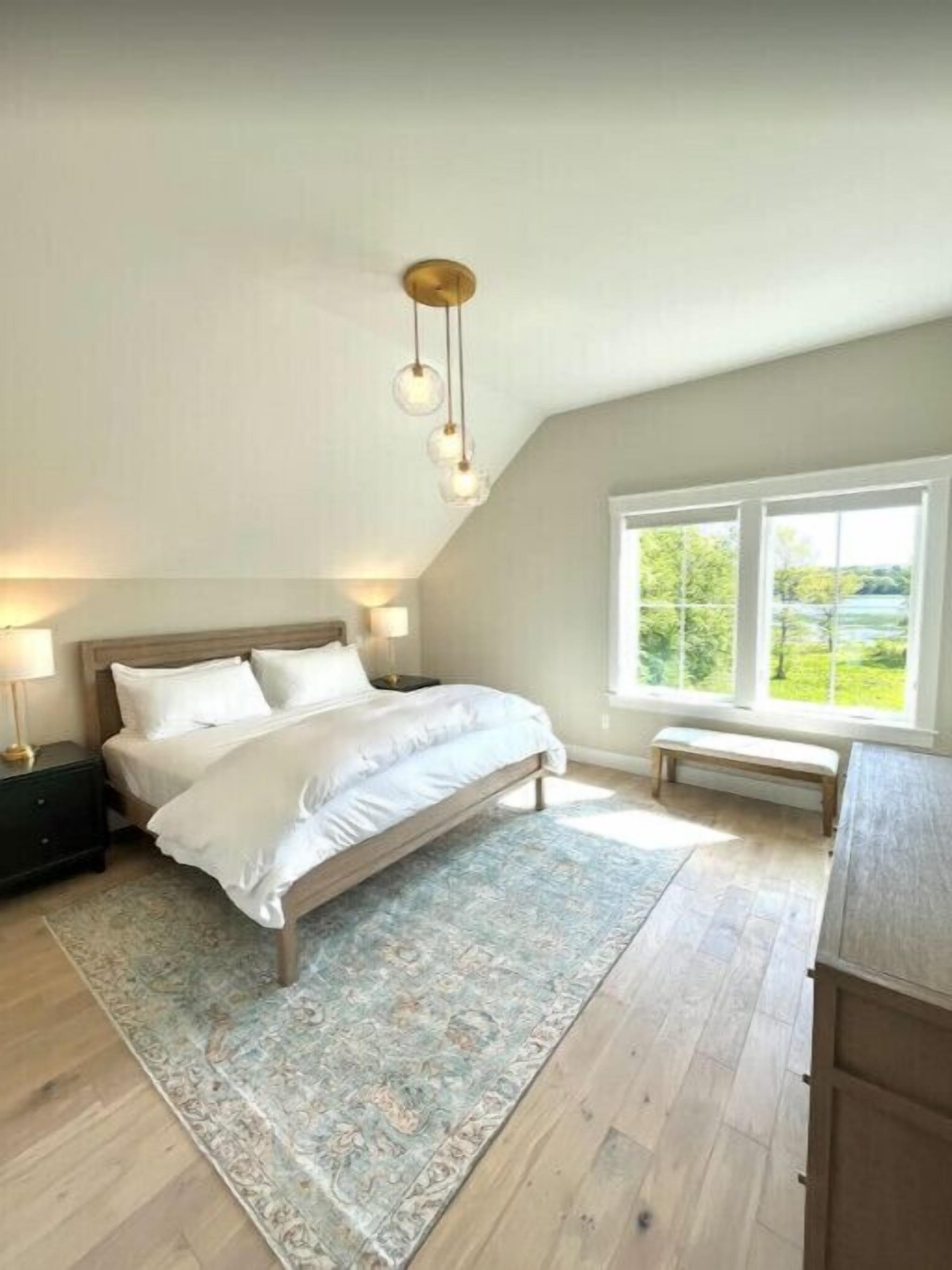 4 bedrooms, desk, iron/ironing board, travel crib