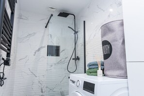 Shower, hair dryer, bidet, towels - Cozy 1BR with Stunning Sea Views 100m from the beach! (Benidorm)