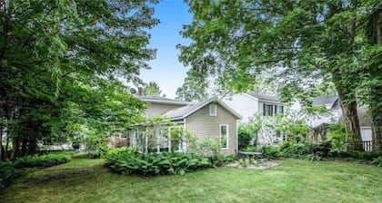 #2 Cozy 1-bdrm suite downtown with parking