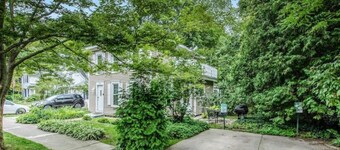 #3 Bright 1-Bdrm suite downtown with parking