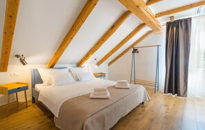 4 bedrooms, free WiFi, bed sheets