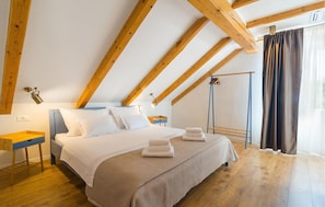 4 bedrooms, free WiFi, bed sheets