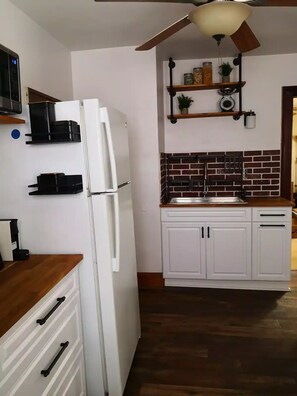 Mikroaaltouuni, uuni, liesi