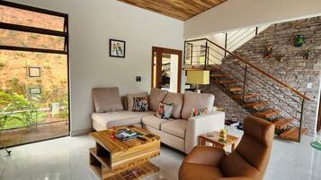 Smart TV, reproductor de DVD y libros