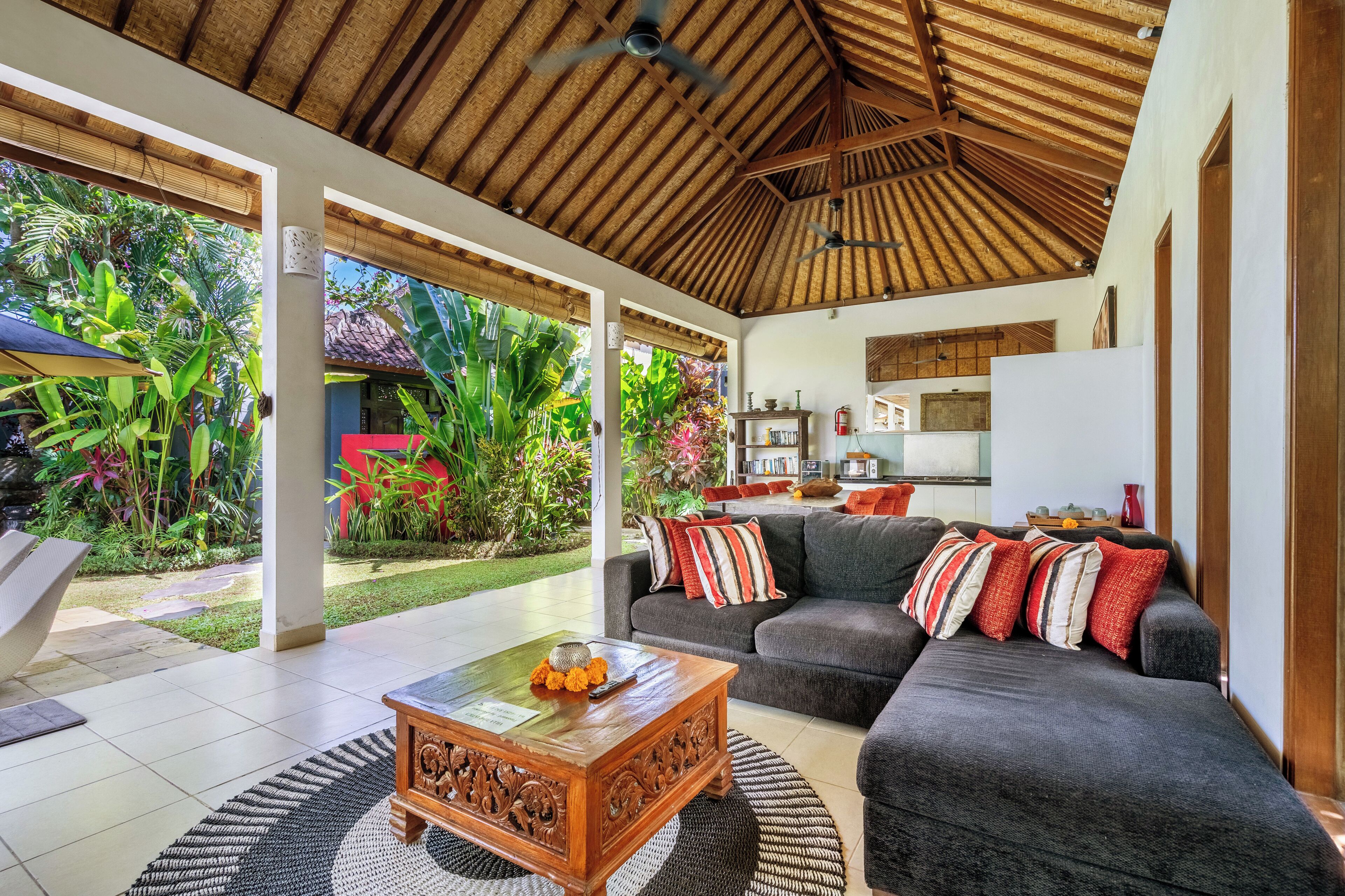 Smart TV de 29 pulgadas con canales por cable y libros 