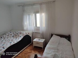 3 bedrooms, iron/ironing board, WiFi, bed sheets