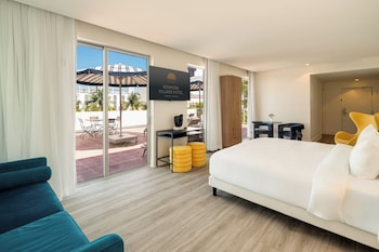 Deluxe King Terrace | Terrace/patio at Kenmore Village Hotel, South Beach