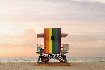Beach nearby, beach towels at Kenmore Village Hotel, South Beach