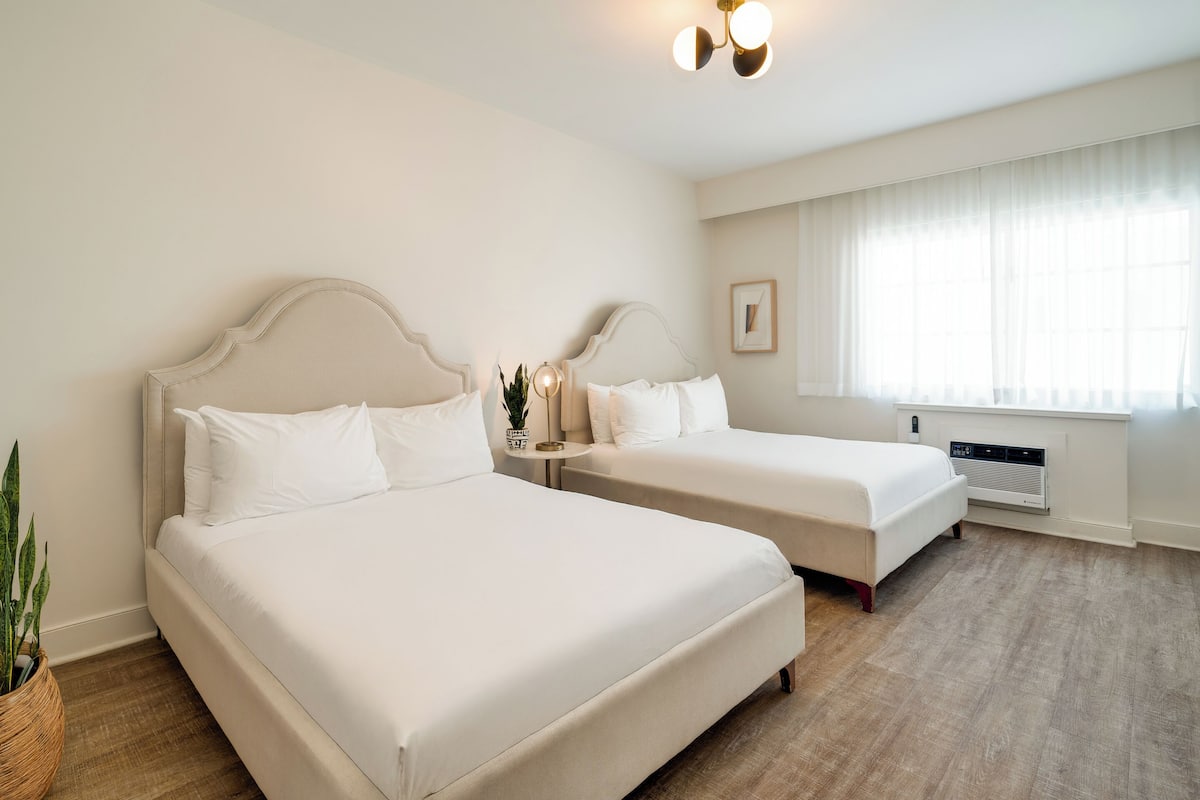 Bedroom Double | Hypo-allergenic bedding available, pillowtop beds, minibar, in-room safe