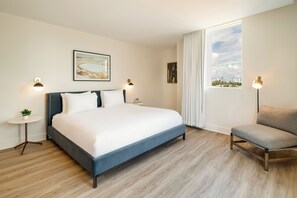 Deluxe King Balcony | Hypo-allergenic bedding, pillowtop beds, minibar, in-room safe - Kenmore Village Hotel, South Beach (Miami Beach)