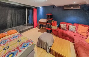5 bedrooms, iron/ironing board, travel cot, free WiFi