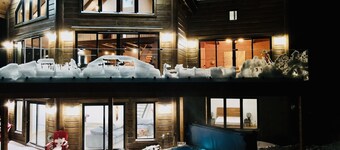 Chalet bois: spa, cheminée, clim, internet haute vitesse, jeux pour enfants