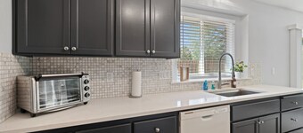 Redmond Rest - Quiet Retreat, Fenced Yard, Pet Friendly, AC