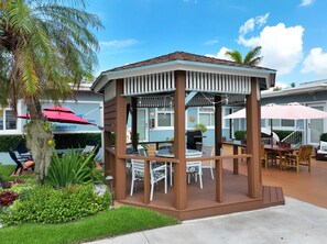 Comfort Apartment | Garden view - Tropic Isle Boutique Hotel  (Hollywood)