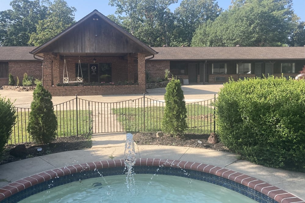 3 remodeled adjoining rooms w\/ high speed internet