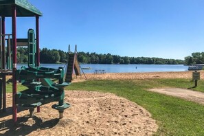 Beach nearby - Lake Arrowhead Retreat with club pools and beaches (Nekoosa)