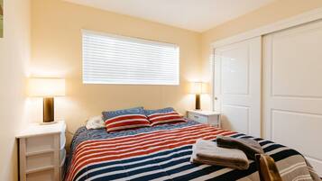 4 bedrooms, iron/ironing board, WiFi, bed sheets