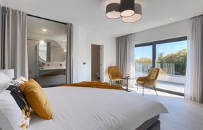 3 habitaciones, caja de seguridad en la habitación y cuna de viaje 