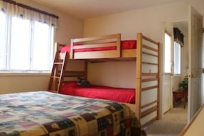 2 chambres, fer et planche à repasser, Wi-Fi, draps fournis