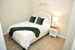 1 soverom, skrivebord, strykejern/-brett og wi-fi (inkludert)