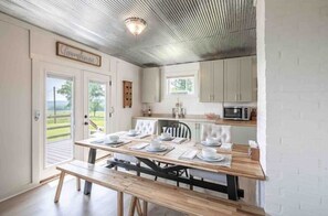 Dining - 4K Ranch - 10 acre property & home near Hermann (New Florence)