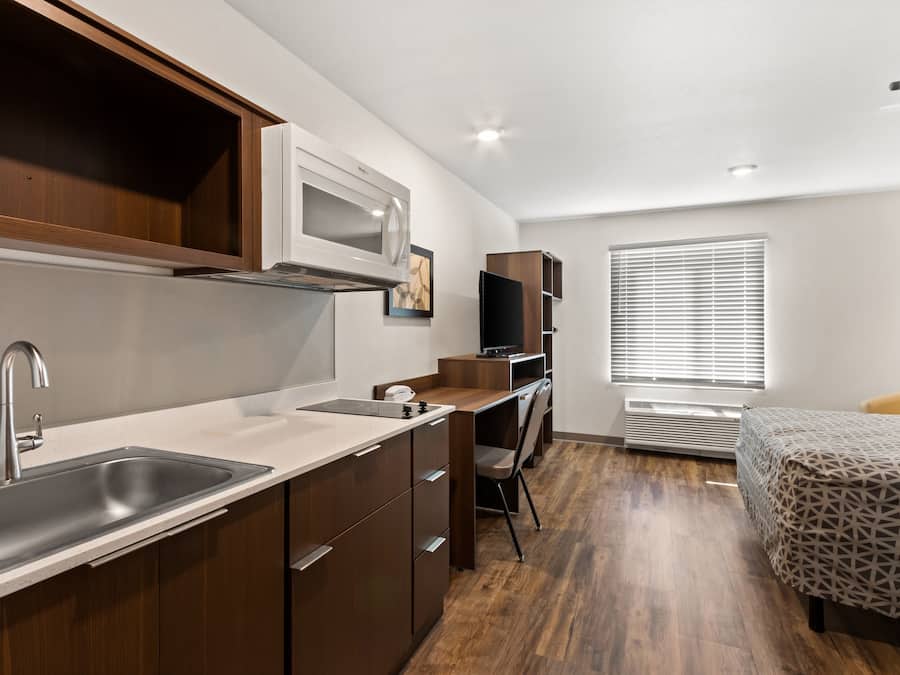 Phòng Suite, 1 giường cỡ queen, không hút thuốc | Bàn, khu vực làm việc phù hợp cho laptop