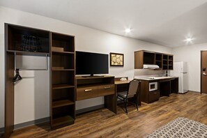 Schreibtisch, laptopgeeigneter Arbeitsplatz, kostenloses WLAN