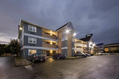Mainstay Suites Knoxville - Cedar Bluff