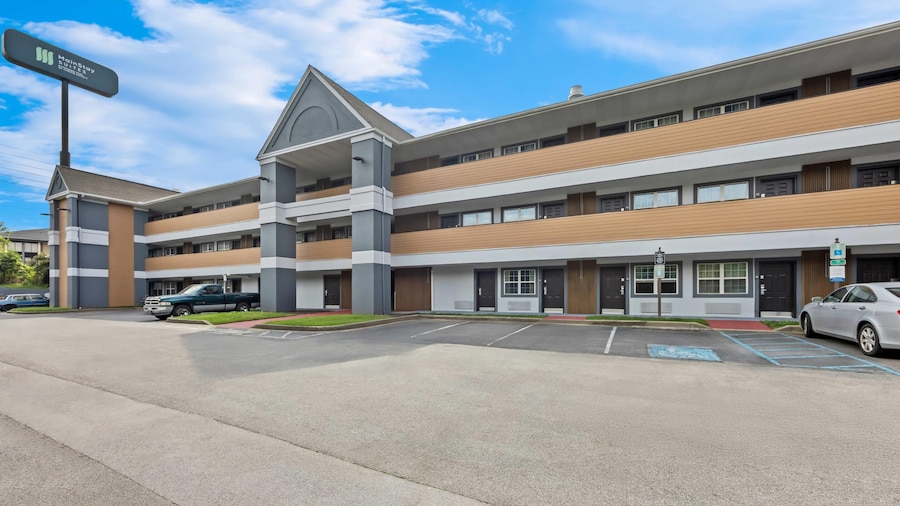 Mainstay Suites Knoxville - Cedar Bluff