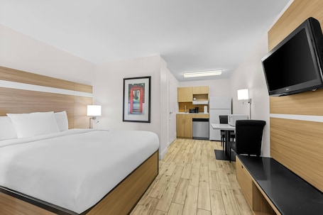 Room, 1 Queen Bed, Accessible, Non Smoking | Free WiFi, bed sheets