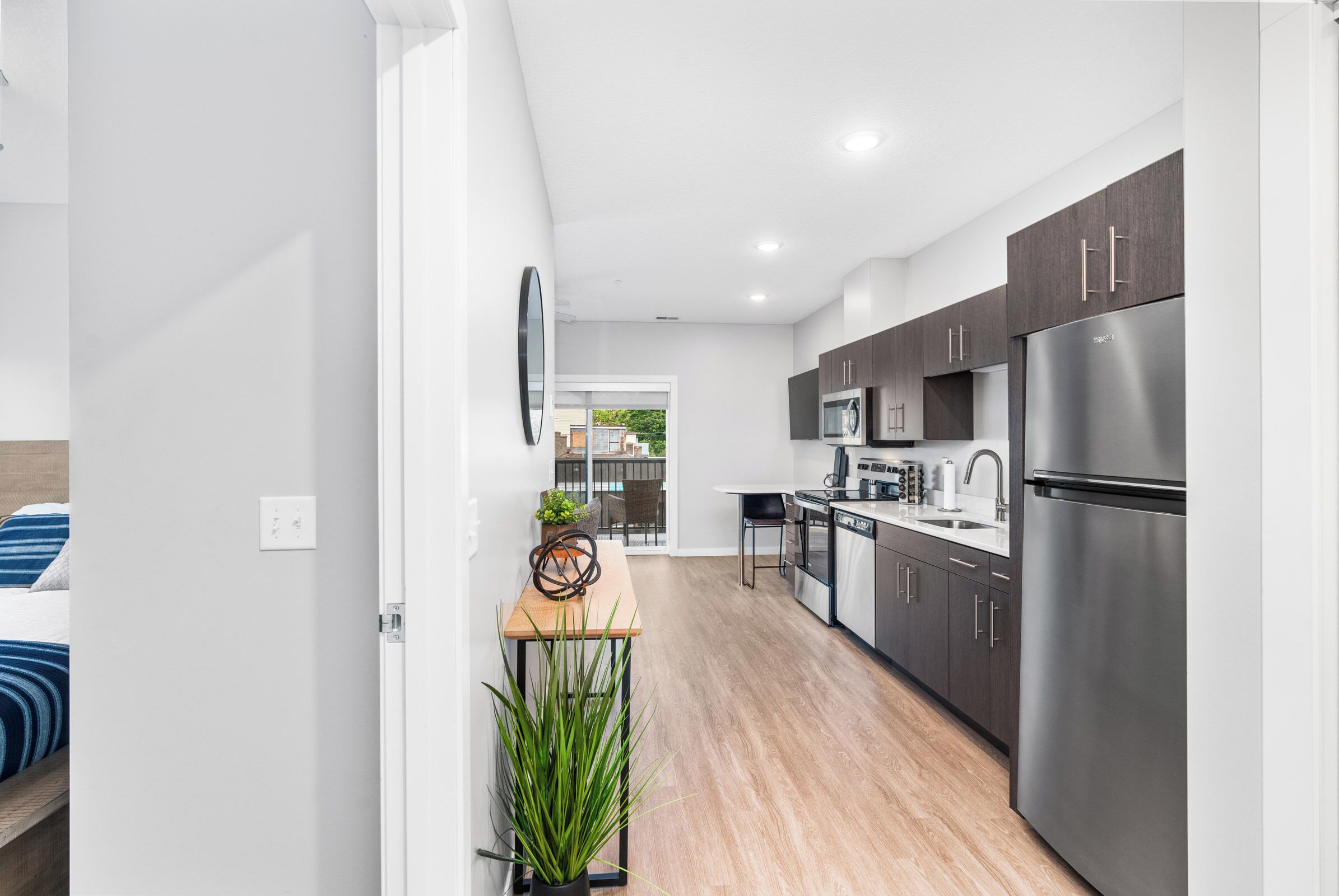 Queen 1 Bedroom- Lincoln Park Boutique Hotel