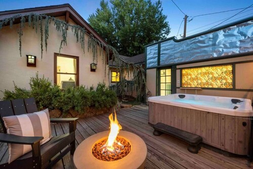 Stylish Home in Downtown Flagstaff Unit w/ Hot Tub